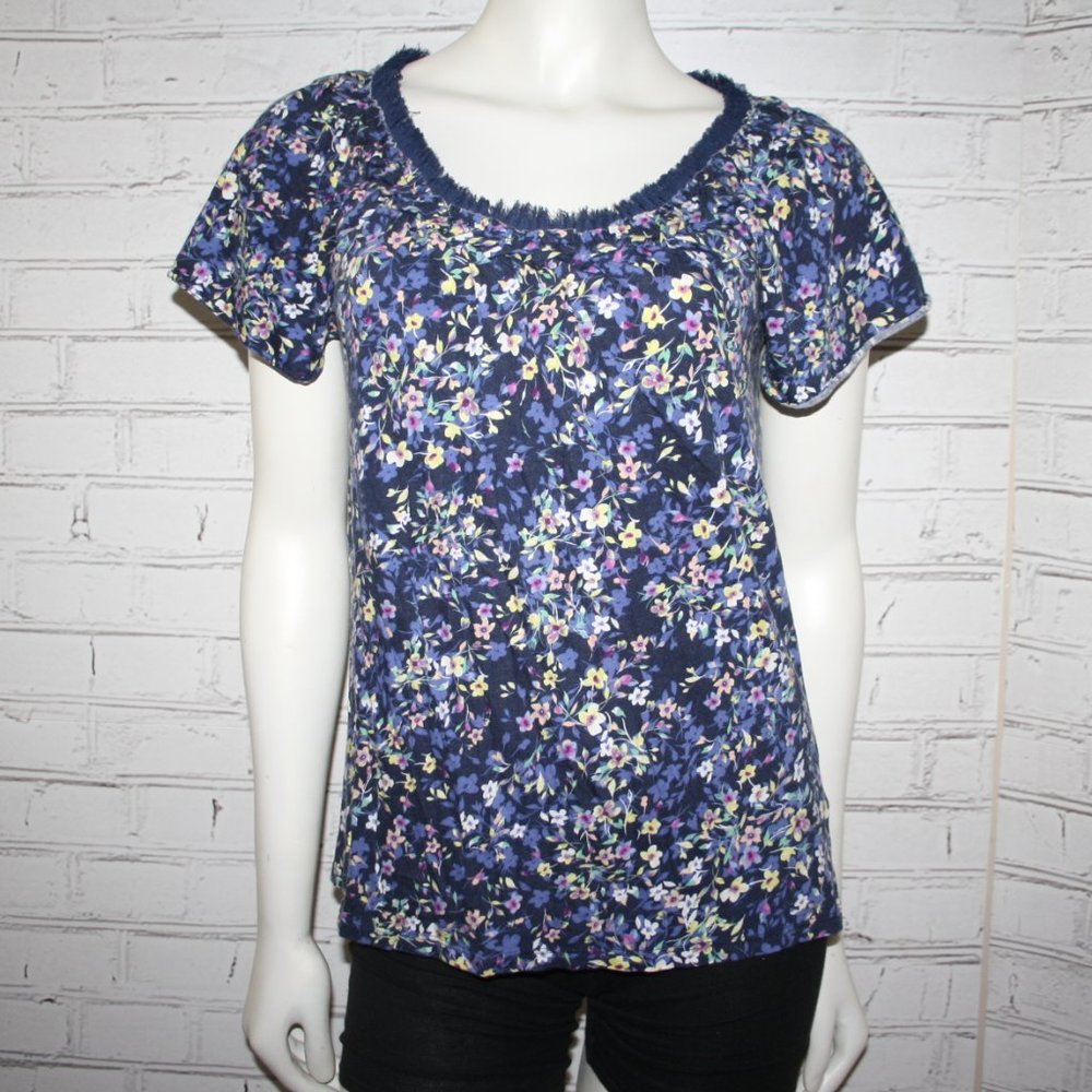 🌸💙 Elle Floral Blouse · Size M · Breezy & Beautiful